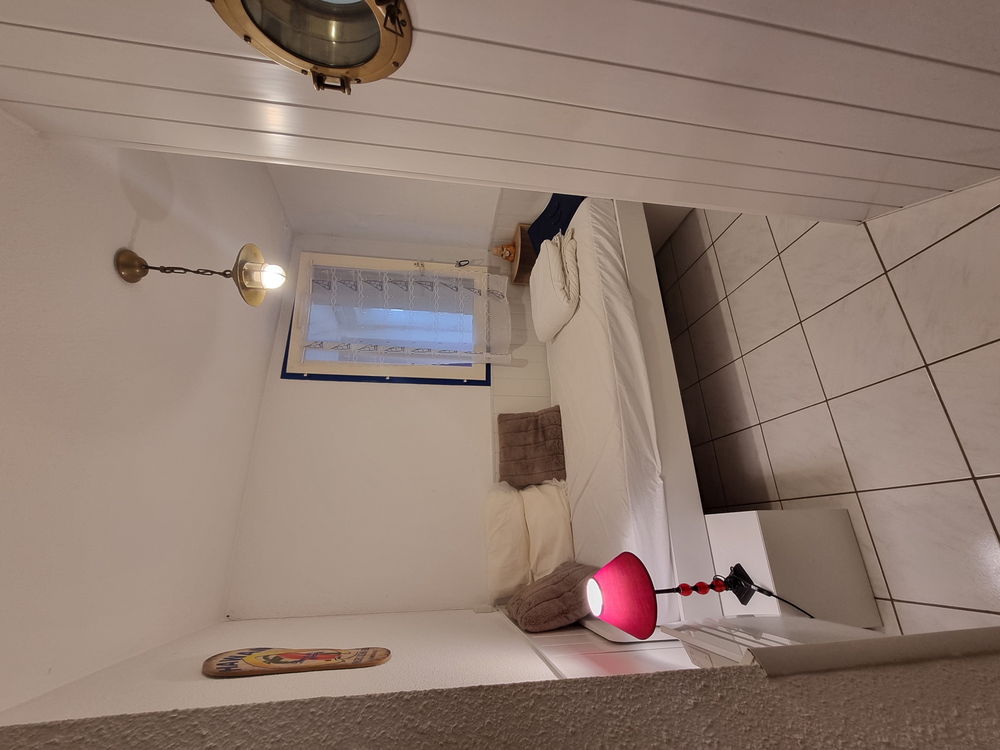 Chambre simple avec lit une place